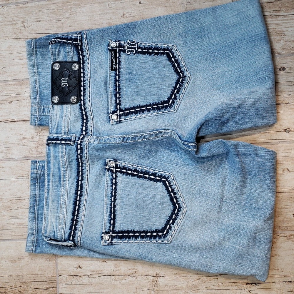 Miss Me Capri Boyfriend Jeans - Picture 5 of 7